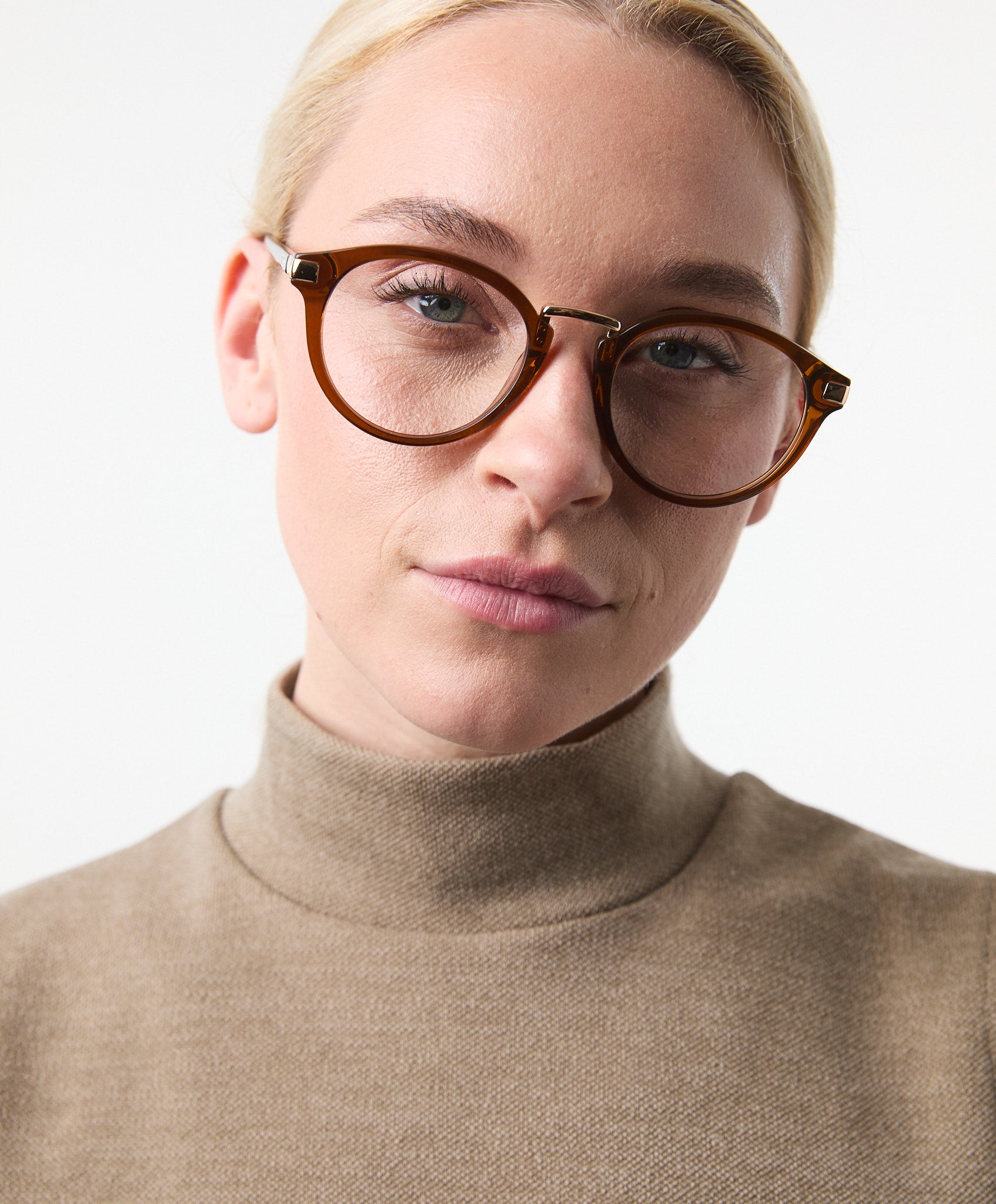 Ann Light Brown Blue Light