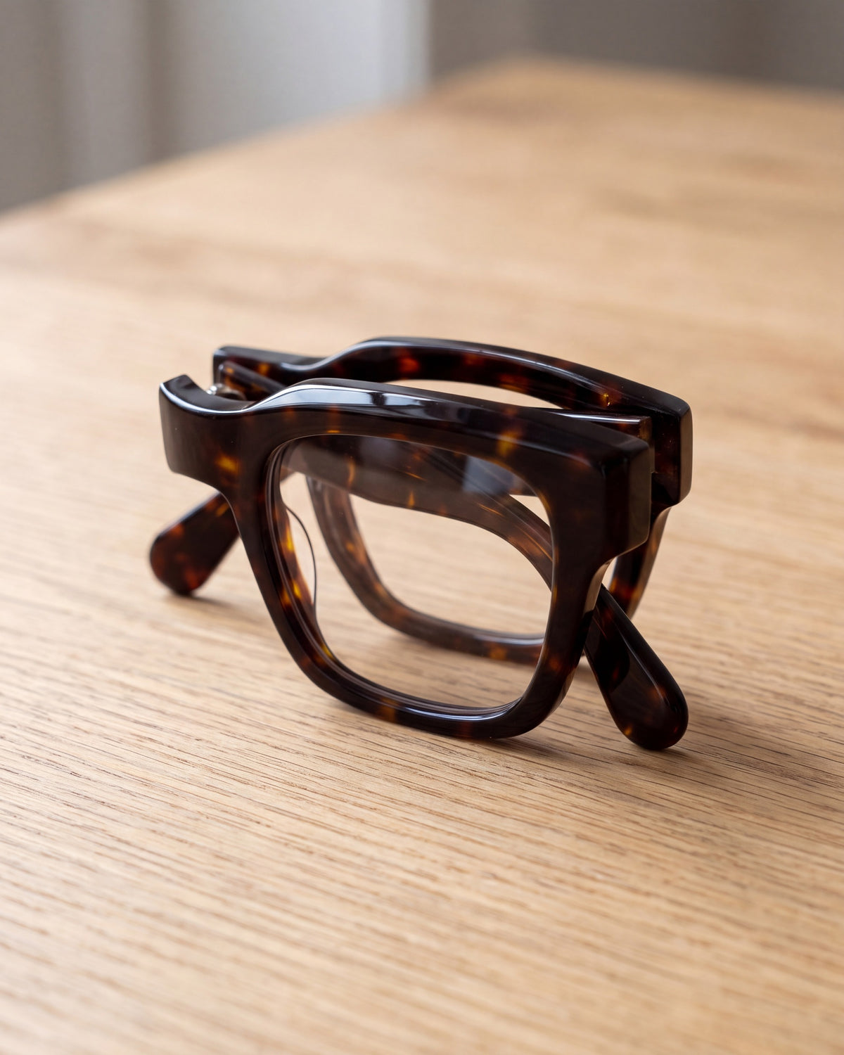 Therese in tortoiseshell, detail